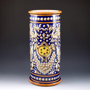 Grande vaso portaombrelli con decoro a grottesche e stemma mediceo